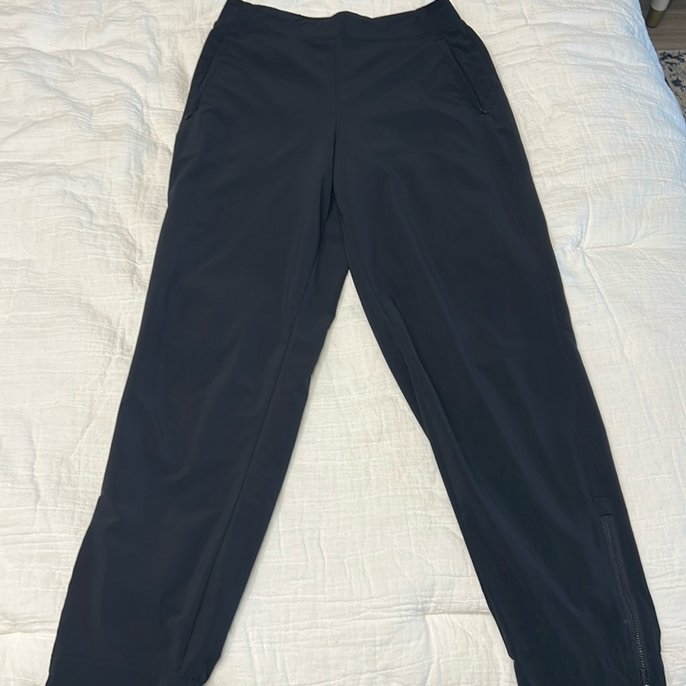 Athleta joggers pant, size 4